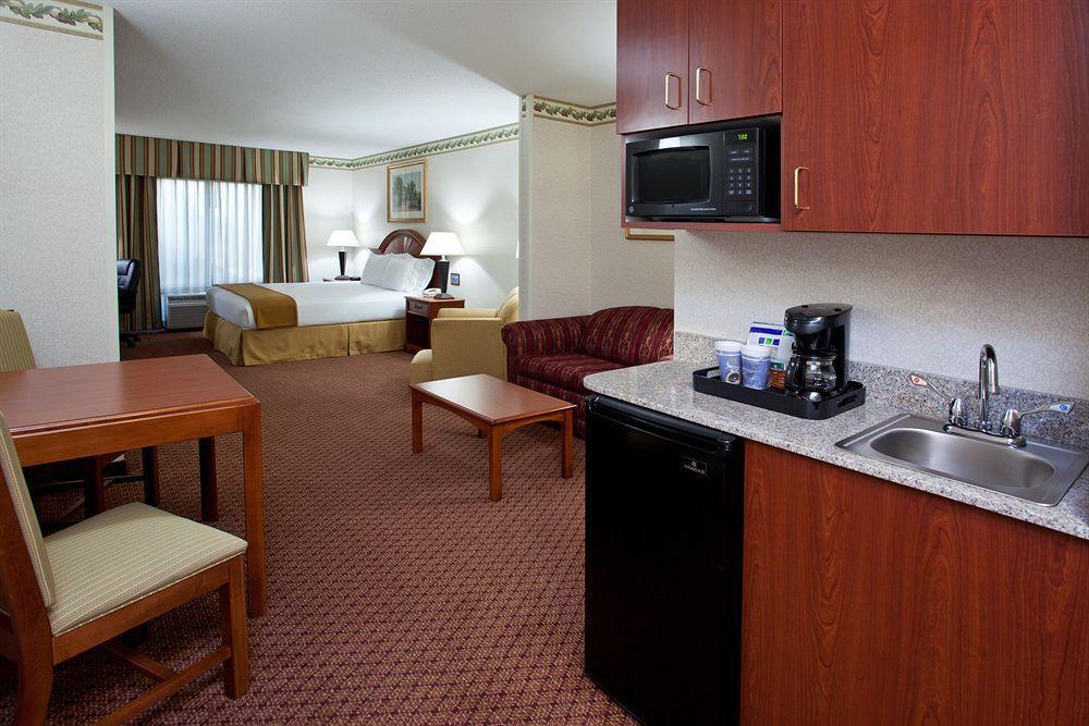 Holiday Inn Express & Suites - Sharon-Hermitage By Ihg West Middlesex Exteriér fotografie