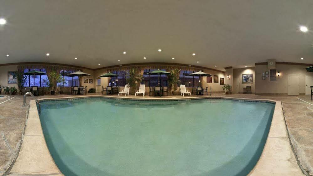 Holiday Inn Express & Suites - Sharon-Hermitage By Ihg West Middlesex Exteriér fotografie